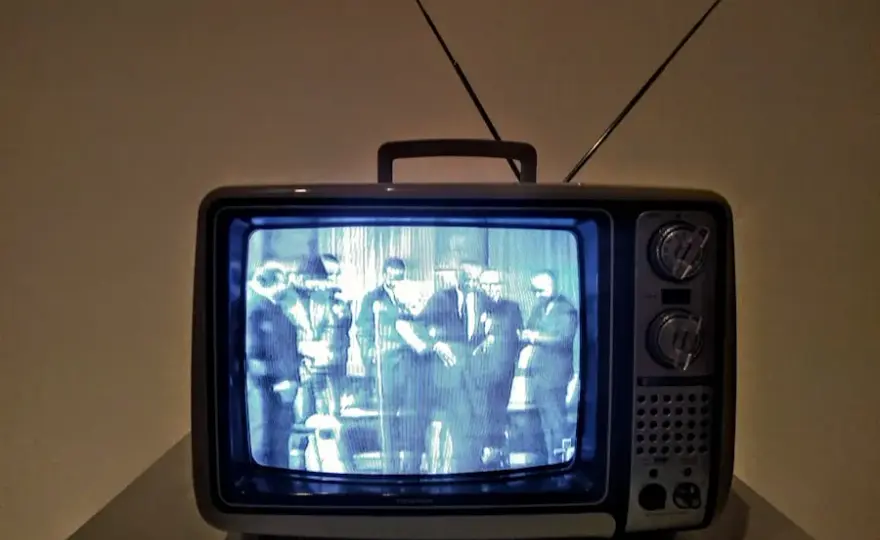 En qué año se inventó la tele y su impacto en la sociedad