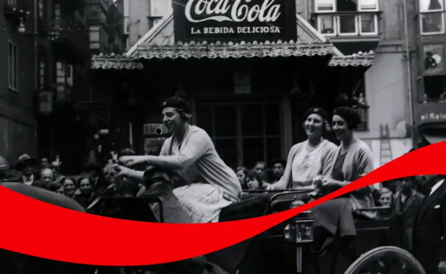 ¿En qué año se inventó la Coca-Cola y qué la hizo famosa?